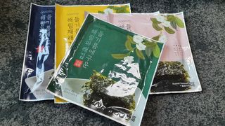 [해림맛김] 들기름에 구운 바삭바삭 김 4종 세트 + 1종 랜덤발송 총5개입 — 5점을 준 리뷰어가 2021년 2월 올린 사용 사진