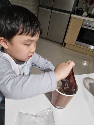 유비쿡 컵떡볶이 매운컵떡볶이2개/ 짜장컵떡볶이 2개  총 4개세트 — 5점을 준 리뷰어가 2021년 3월 올린 사용 사진