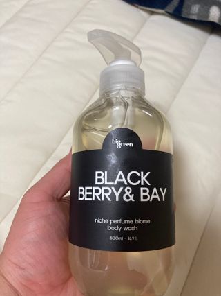 빅그린 니치 퍼퓸 바이옴바디워시 500ml(상탈, 블랙베리&베이, 블랑쉐 3종 중 택1) — 4점을 준 리뷰어가 2022년 7월 올린 사용 사진