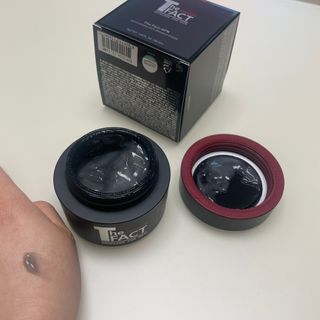 The Fact 더팩트 에스에프엔 브라이트닝 안티 링클 크림 50ml — 5점을 준 리뷰어가 2022년 5월 올린 사용 사진