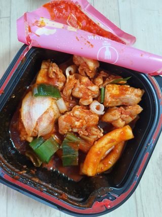 한성기업 무볼레 닭떡볶이+해물떡볶이 2종 세트 — 4점을 준 리뷰어가 2021년 10월 올린 사용 사진