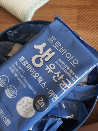 서울약사신협_프로바이오생유산균_2.5G x 100포 — 2점을 준 리뷰어가 2021년 5월 올린 사용 사진