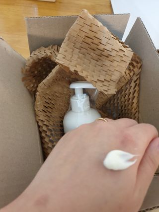 mom e 맘이 내추럴 베이비 케어 샴푸앤바스+로션 — 5점을 준 리뷰어가 2021년 1월 올린 사용 사진