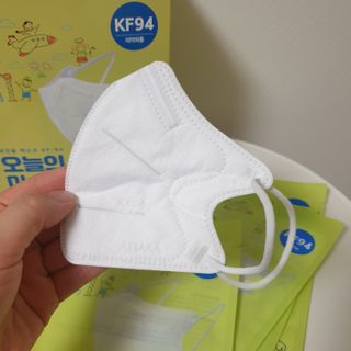 [심폐소생소] 오늘의마스크 KF94 소형 초등학생 어린이 마스크 — 5점을 준 리뷰어가 2021년 12월 올린 사용 사진