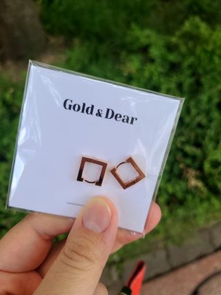[골드앤디어] 14K 사각 네모 원터치 귀걸이_3color — 5점을 준 리뷰어가 2021년 6월 올린 사용 사진