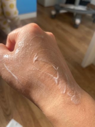 셀프 모이스처라이징 프로텍션 크림 셀프 모이스처라이징 프로텍션크림 — 5점을 준 리뷰어가 2022년 4월 올린 사용 사진