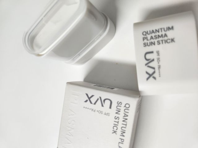 UVX 퀀텀 플라즈마 선스틱 리뷰 사진