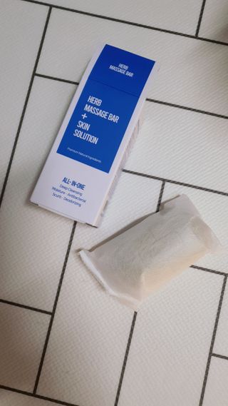 제이제이바이오 허브마사지바 올인원 알약비누 — 5점을 준 리뷰어가 2022년 2월 올린 사용 사진