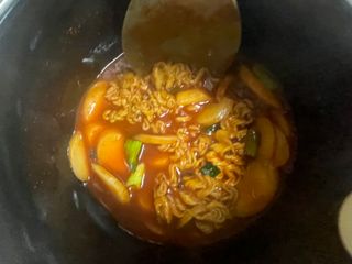 (주)성경순만두 곤약만두.콘치즈만두,삼각당면만두,당면 야끼만두,대구전통 납작만두,떡뽁이 매콤소스,달콤소스 — 5점을 준 리뷰어가 2023년 4월 올린 사용 사진