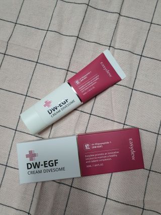 이지듀 DW-EGF 크림 다이브좀_콜라겐이 쏙쏙, 탄력피부로 다이빙 — 4점을 준 리뷰어가 2021년 2월 올린 사용 사진