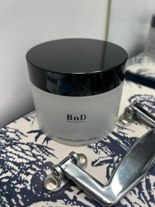 비엔디 2NOW[한글]]BnD 바디 미백 겨드랑이 크림 — 5점을 준 리뷰어가 2025년 8월 올린 사용 사진