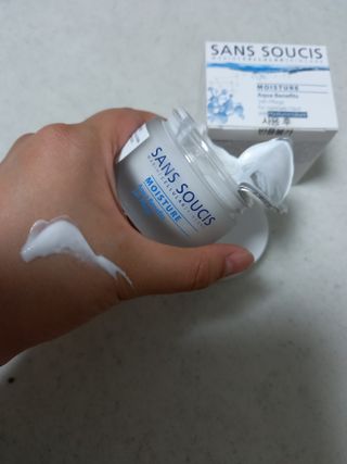 산수시 아쿠아 베네핏 24h 수부지 물광 속건조 수분크림 50ml — 5점을 준 리뷰어가 2021년 7월 올린 사용 사진