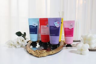 쿤달 BT21 시어버터 앤 마카다미아 퓨어 핸드크림 50ml 7구 기프트 세트 — 5점을 준 리뷰어가 2021년 3월 올린 사용 사진