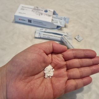 [ 유니자르 ] 미백의 끝판왕 = 브라이트닝99 + 나이아신아마이드100 — 5점을 준 리뷰어가 2022년 1월 올린 사용 사진
