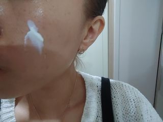 리더스코스메틱 리더스 카밍 바이오틱스 선 에센스 SPF 50+ PA++++ — 5점을 준 리뷰어가 2022년 5월 올린 사용 사진