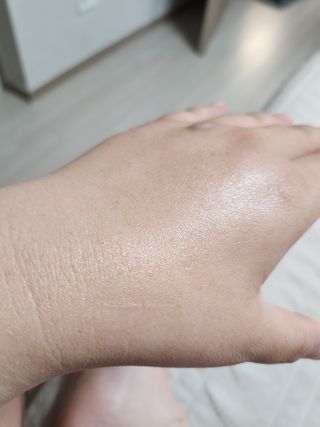 [스킨1004] 마다가스카르 센텔라 히알루-시카 워터핏 선세럼 50ml — 5점을 준 리뷰어가 2024년 6월 올린 사용 사진
