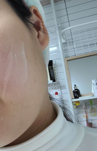오투에니원 화이트 스완 갈락토미세스 비타민 C 워터 슬리핑 마스크 — 5점을 준 리뷰어가 2022년 12월 올린 사용 사진