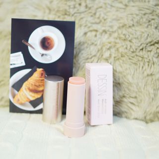 바르는뷰티 데생멀티밤 식물유래성분 97 저분자콜라겐 피부수분 미백 주름개선 멀티밤스틱 — 5점을 준 리뷰어가 2021년 11월 올린 사용 사진