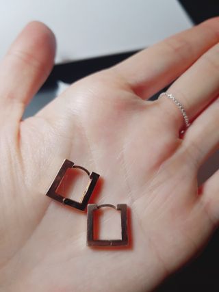 [골드앤디어] 14K 사각 네모 원터치 귀걸이_3color — 5점을 준 리뷰어가 2021년 6월 올린 사용 사진