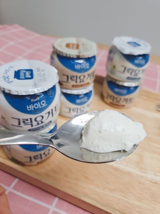 매일바이오 그릭요거트 오리지널 플레인 4개, 로스터리 커피믹스 4개 — 5점을 준 리뷰어가 2021년 12월 올린 사용 사진