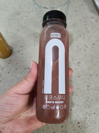 BLENDY'S 핑크 스무디+블론디 스무디 — 5점을 준 리뷰어가 2021년 9월 올린 사용 사진