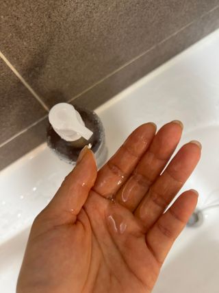 와프랩 운동하는 여성을 위한 더블유 미세먼지 세정 약산성 천연유래 샴푸 — 4점을 준 리뷰어가 2022년 4월 올린 사용 사진