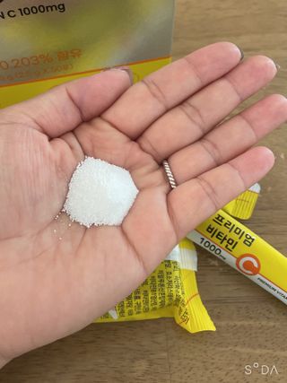 서울약사신협 프리미엄 비타민C 1,000mg_2.5g x 50포 — 5점을 준 리뷰어가 2021년 10월 올린 사용 사진