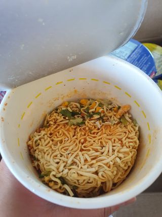 NISSIN 닛신 컵누들  4종 - 씨푸드오리지날, 씨푸드 스파이시, 씨푸드 커리, 씨푸드 XO소스 — 5점을 준 리뷰어가 2022년 3월 올린 사용 사진
