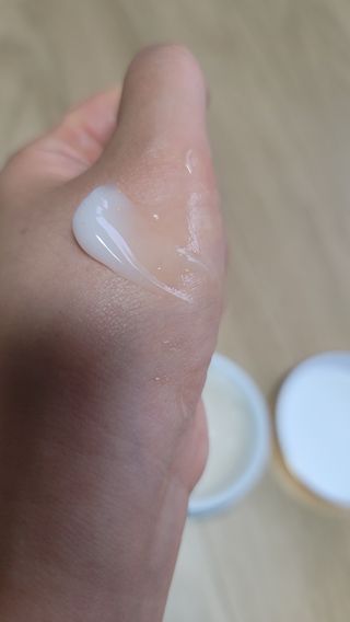 비엠비코 퀸79 노블 골드 아쿠아 크림 — 5점을 준 리뷰어가 2021년 5월 올린 사용 사진