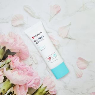 리더스코스메틱 리더스 카밍 바이오틱스 선 에센스 SPF 50+ PA++++ — 4점을 준 리뷰어가 2022년 6월 올린 사용 사진