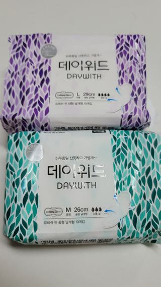 나무드 [데이위드] 국내생산 생리대 가벼운 초 슬림핏 프레쉬 씬 순면커버 생리대 10개입X1팩 — 5점을 준 리뷰어가 2021년 10월 올린 사용 사진