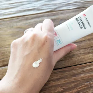리더스코스메틱 리더스 카밍 바이오틱스 선 에센스 SPF 50+ PA++++ — 5점을 준 리뷰어가 2022년 6월 올린 사용 사진