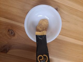 짜먹는 이지견과 짜먹는 이지아몬드, 짜먹는 이지허니피넛, 짜먹는 이지캐슈넛 각 10g X  10포 — 4점을 준 리뷰어가 2021년 4월 올린 사용 사진