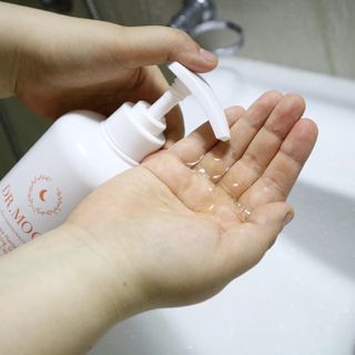프리[닥터문] 유산균 락토케어 질경초 여성청결제 1000ml (젤타입) — 5점을 준 리뷰어가 2022년 5월 올린 사용 사진