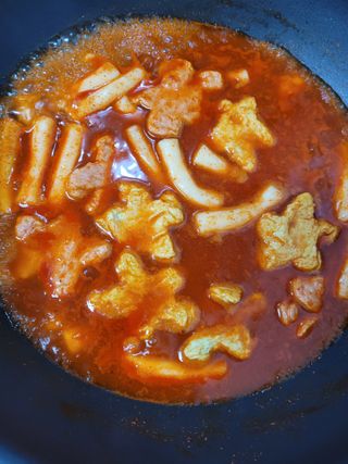 빨간키트 떡볶이 밀키트 2~3인분 매운맛 국물 떡볶이 만들기 쉬운 황금 레시피 분말 소스로 간편한 요리 — 5점을 준 리뷰어가 2021년 10월 올린 사용 사진