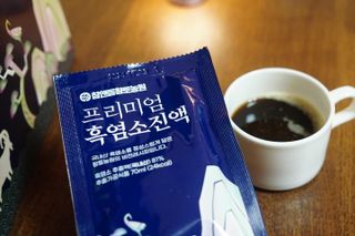 참앤들황토농원 국내산 흑염소를 정성스럽게 담은, 프리미엄 흑염소 진액 70ml x 30포 1박스 — 5점을 준 리뷰어가 2023년 1월 올린 사용 사진