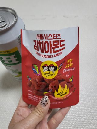 [서울시스터즈] CU 김치 4총사 세트-김치볶음밥, 김치큐브닭, 김치바삭김, 김치아몬드 — 4.5점을 준 리뷰어가 2021년 10월 올린 사용 사진
