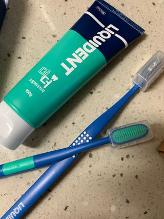 리퀴덴트 오랄케어 온가족용 리퀴덴트 더더 오랄케어 무불소 치약 + 임상시험완료 이중 미세 엠보싱 칫솔 올데이세트 — 4점을 준 리뷰어가 2020년 12월 올린 사용 사진