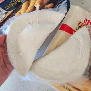 디케이식품(주) 고르곤졸라&모짜렐라 치즈스틱 400g — 5점을 준 리뷰어가 2023년 3월 올린 사용 사진