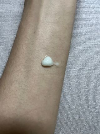랑벨 랑바이오 블랙 시카 크림 50ml(블랙비 프로폴리스, 시카 4종, 판테놀 10 함유) — 5점을 준 리뷰어가 2022년 7월 올린 사용 사진