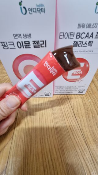 인디닥터 면역 생생 핑크 이뮨 젤리 + 타이탄 BCAA 프로틴 젤리스틱 — 5점을 준 리뷰어가 2022년 4월 올린 사용 사진