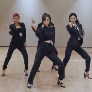 플러스엑스 오브젝트 [PlusX Object] 아이디프레임 2.0 & 듀얼프레임 - 플러스엑스 사원증 케이스 목걸이 디자인 어워드 수상 — 3점을 준 리뷰어가 2022년 1월 올린 사용 사진