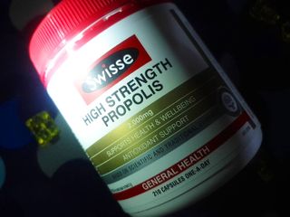 Swisse 스위스 고함량 프로폴리스 2,000mg 210정 — 5점을 준 리뷰어가 2021년 1월 올린 사용 사진