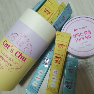 페페로니 잘 먹는 캣츄 - 무항생제 닭고기 12개 + 원양선 참치 12개 — 5점을 준 리뷰어가 2021년 8월 올린 사용 사진
