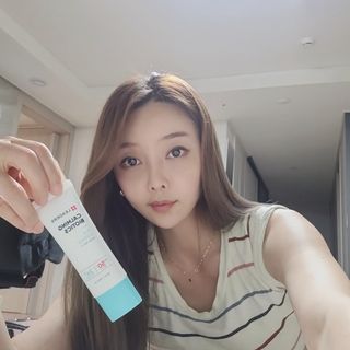 리더스코스메틱 리더스 카밍 바이오틱스 선 에센스 SPF 50+ PA++++ — 5점을 준 리뷰어가 2022년 6월 올린 사용 사진
