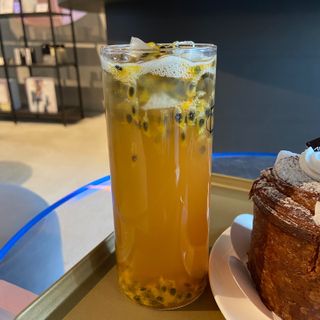 아방갤러리카페 용산아이파크몰점 [아방갤러리카페] 음료 택 2 +  베이커리 5종 중 택 1 — 5점을 준 리뷰어가 2021년 4월 올린 사용 사진