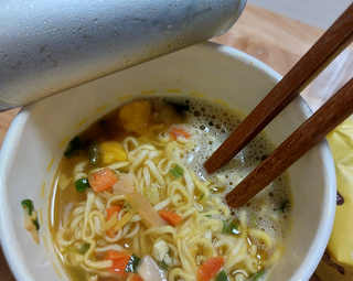 NISSIN 닛신 컵누들  4종 - 씨푸드오리지날, 씨푸드 스파이시, 씨푸드 커리, 씨푸드 XO소스 — 5점을 준 리뷰어가 2022년 5월 올린 사용 사진
