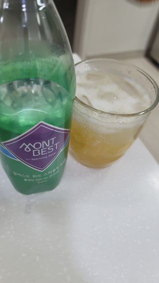 몽베스트 Montbest with Sparkling water Plain 20병 — 3.5점을 준 리뷰어가 2021년 11월 올린 사용 사진
