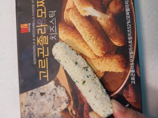 디케이식품(주) 고르곤졸라&모짜렐라 치즈스틱 400g — 5점을 준 리뷰어가 2023년 3월 올린 사용 사진