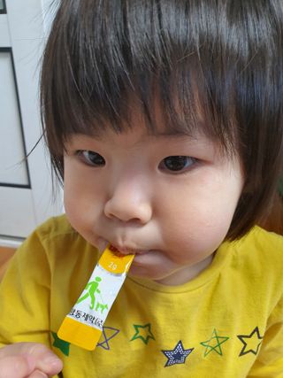 광동생활건강 [광동] 비타500데일리스틱 크리스마스 에디션 60포+20포 추가 증정&쇼핑백+스티커 gift — 5점을 준 리뷰어가 2021년 12월 올린 사용 사진